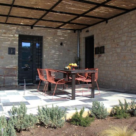 Lithero Suites Стемница Екстериор снимка