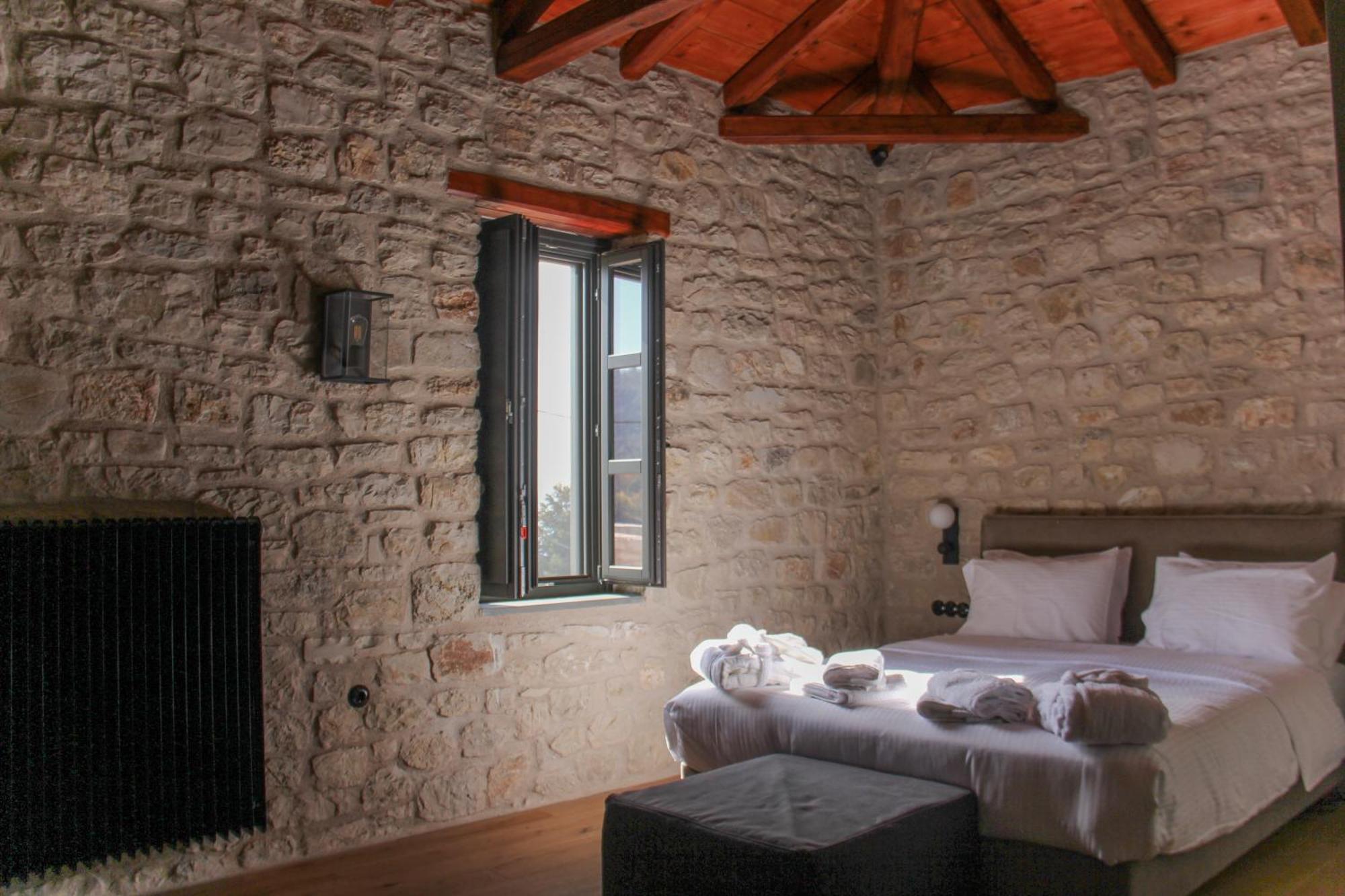 Lithero Suites Стемница Екстериор снимка