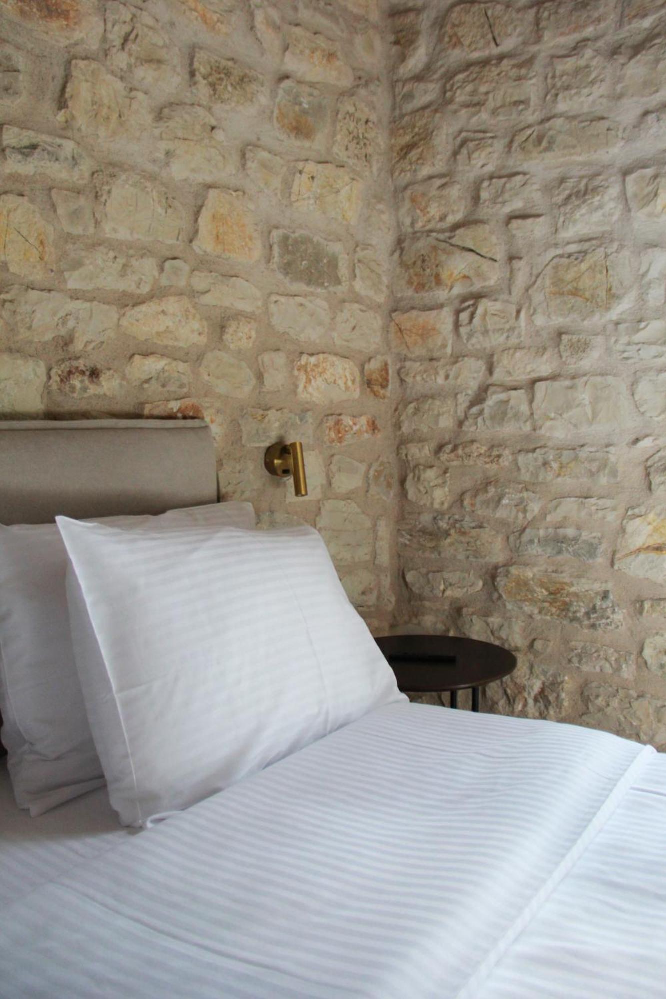 Lithero Suites Стемница Екстериор снимка