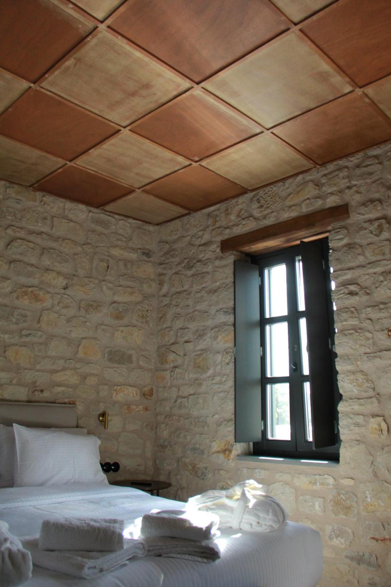 Lithero Suites Стемница Екстериор снимка
