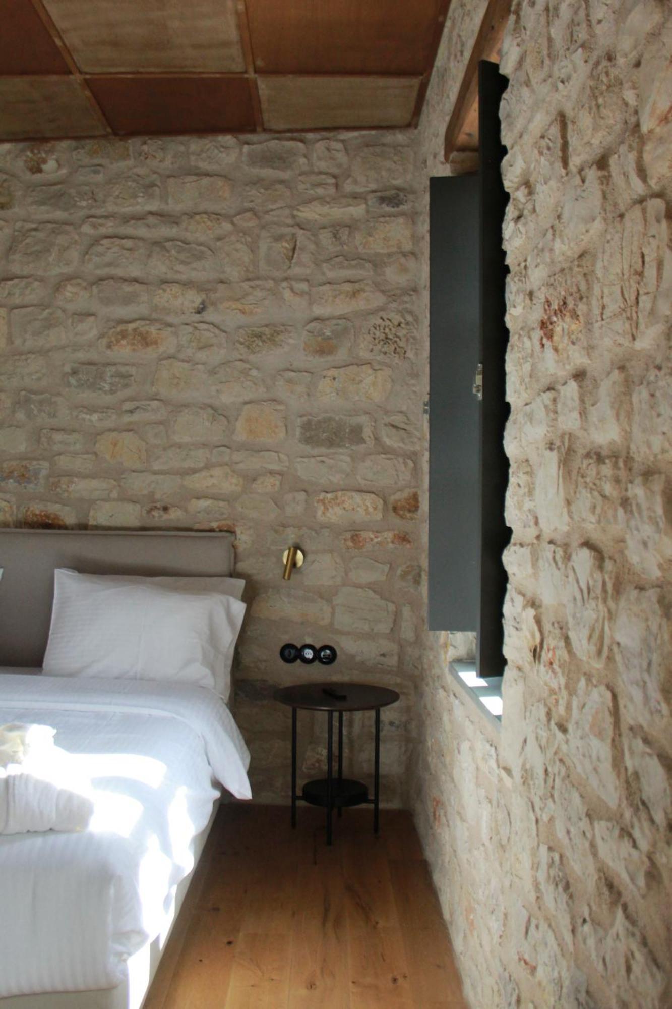 Lithero Suites Стемница Екстериор снимка