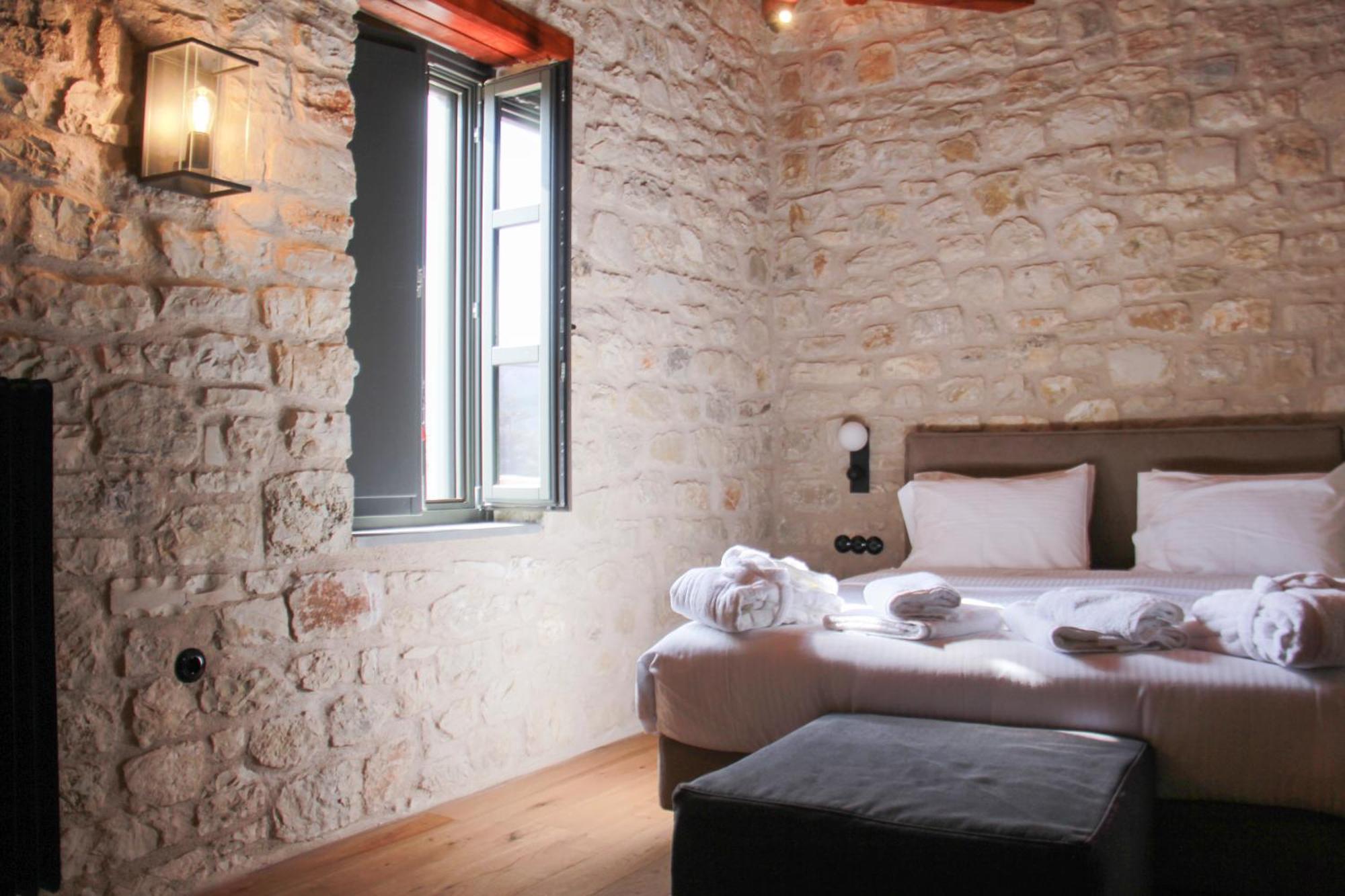 Lithero Suites Стемница Екстериор снимка