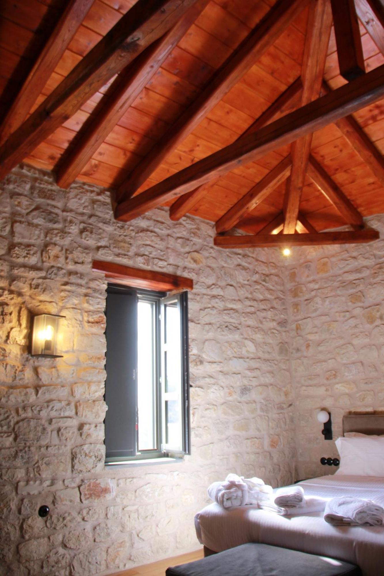 Lithero Suites Стемница Екстериор снимка