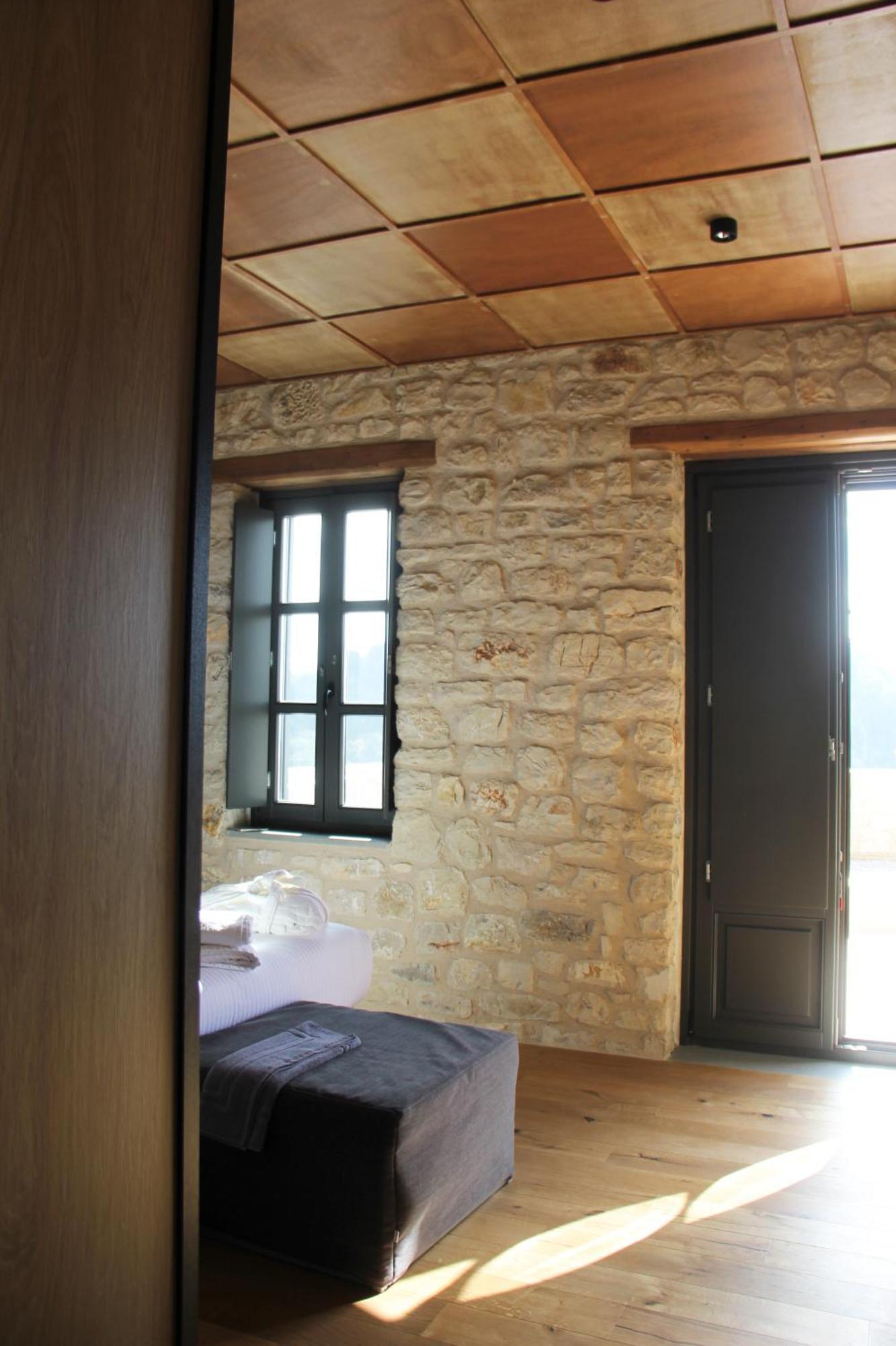 Lithero Suites Стемница Екстериор снимка