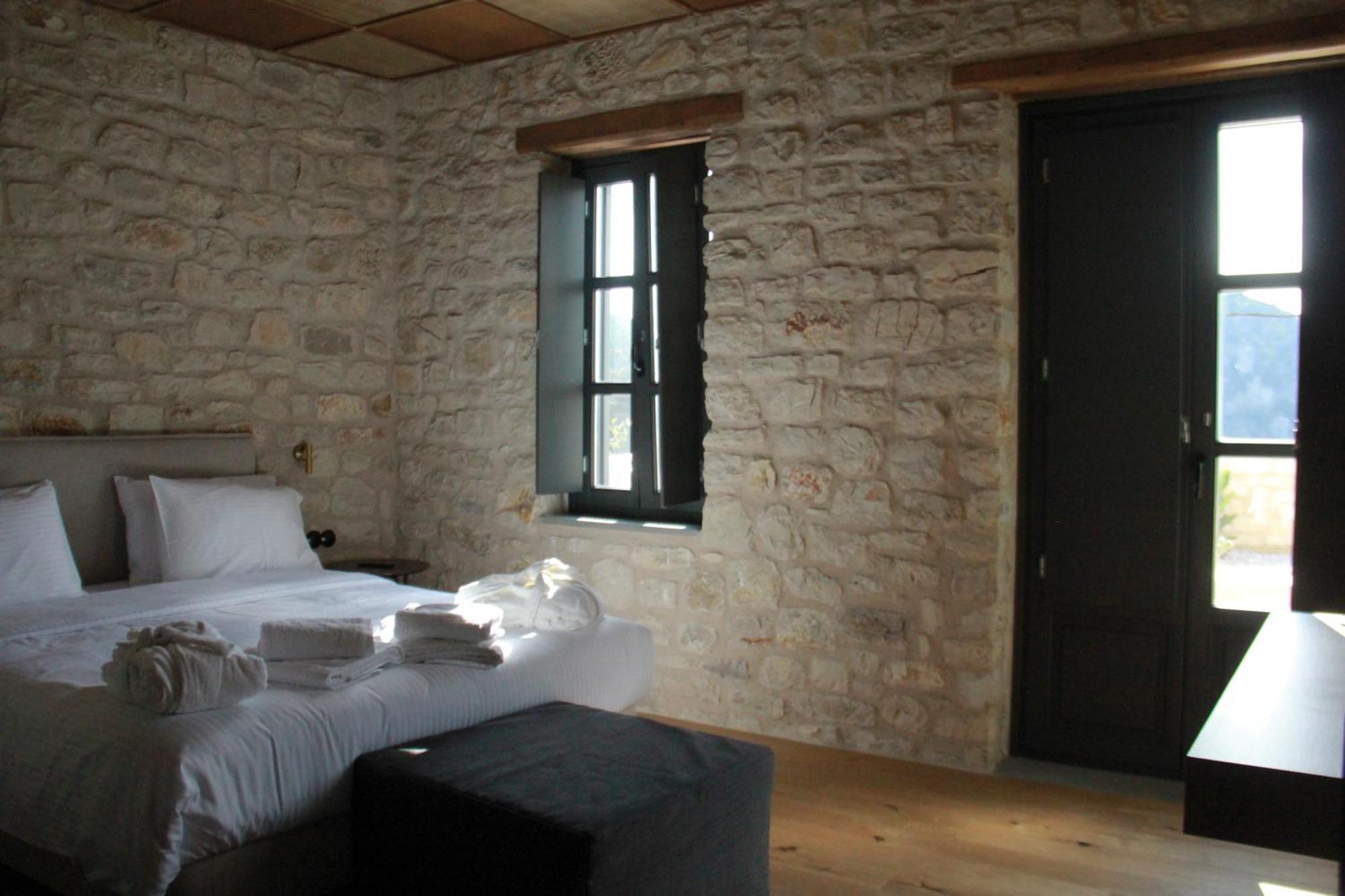 Lithero Suites Стемница Екстериор снимка