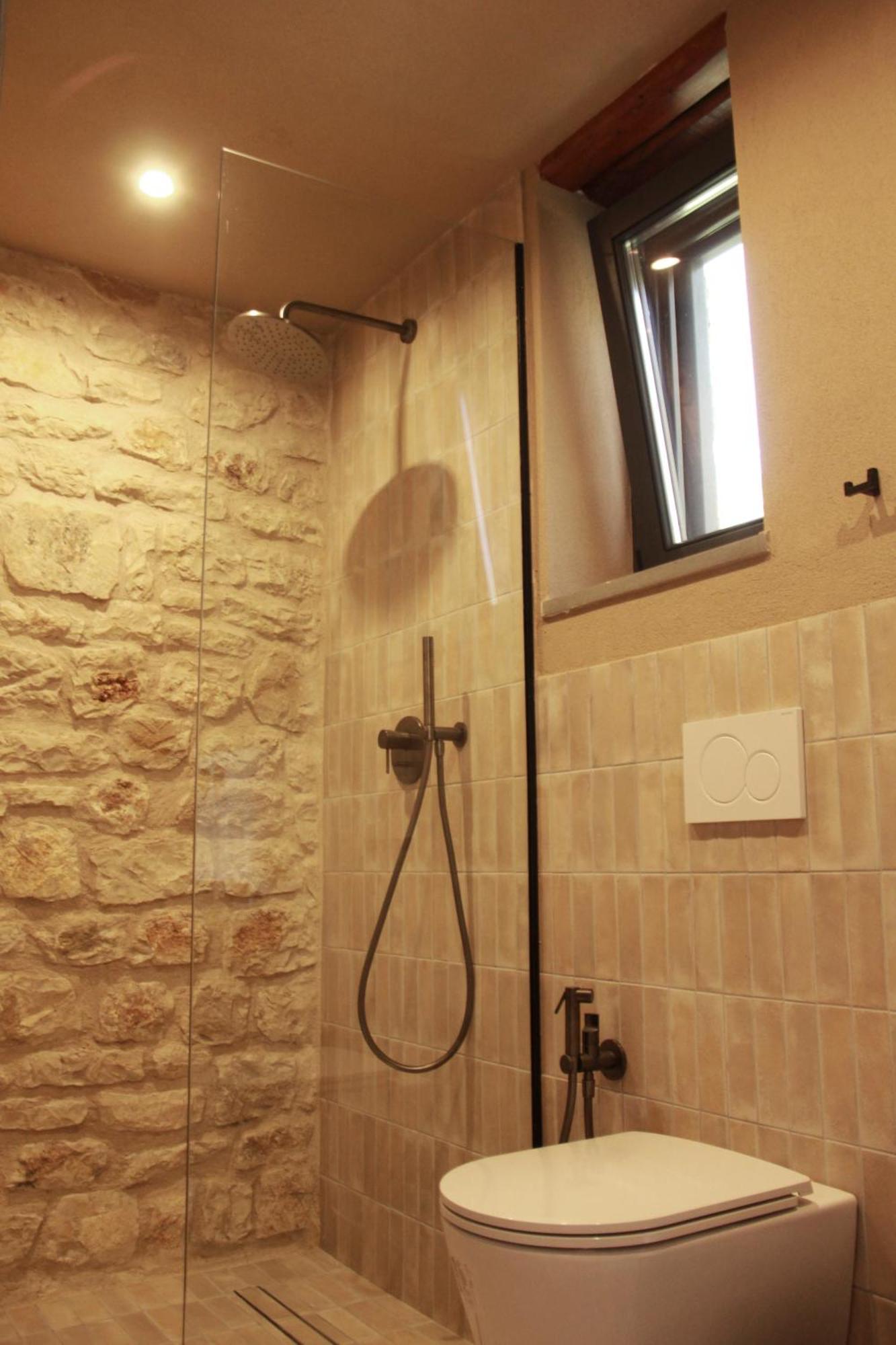 Lithero Suites Стемница Екстериор снимка