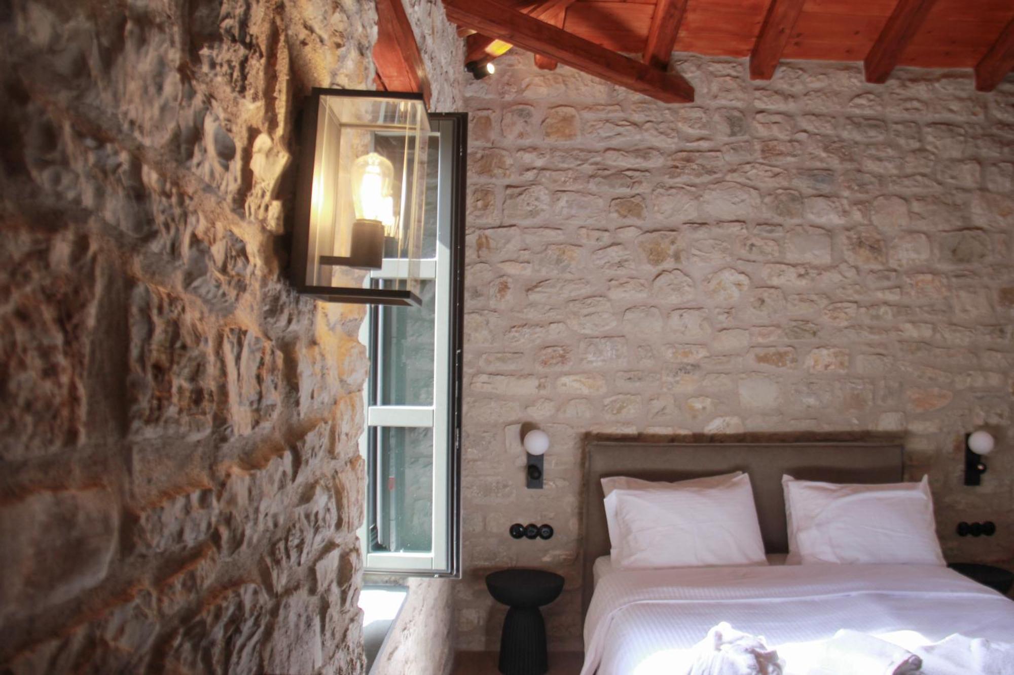 Lithero Suites Стемница Екстериор снимка