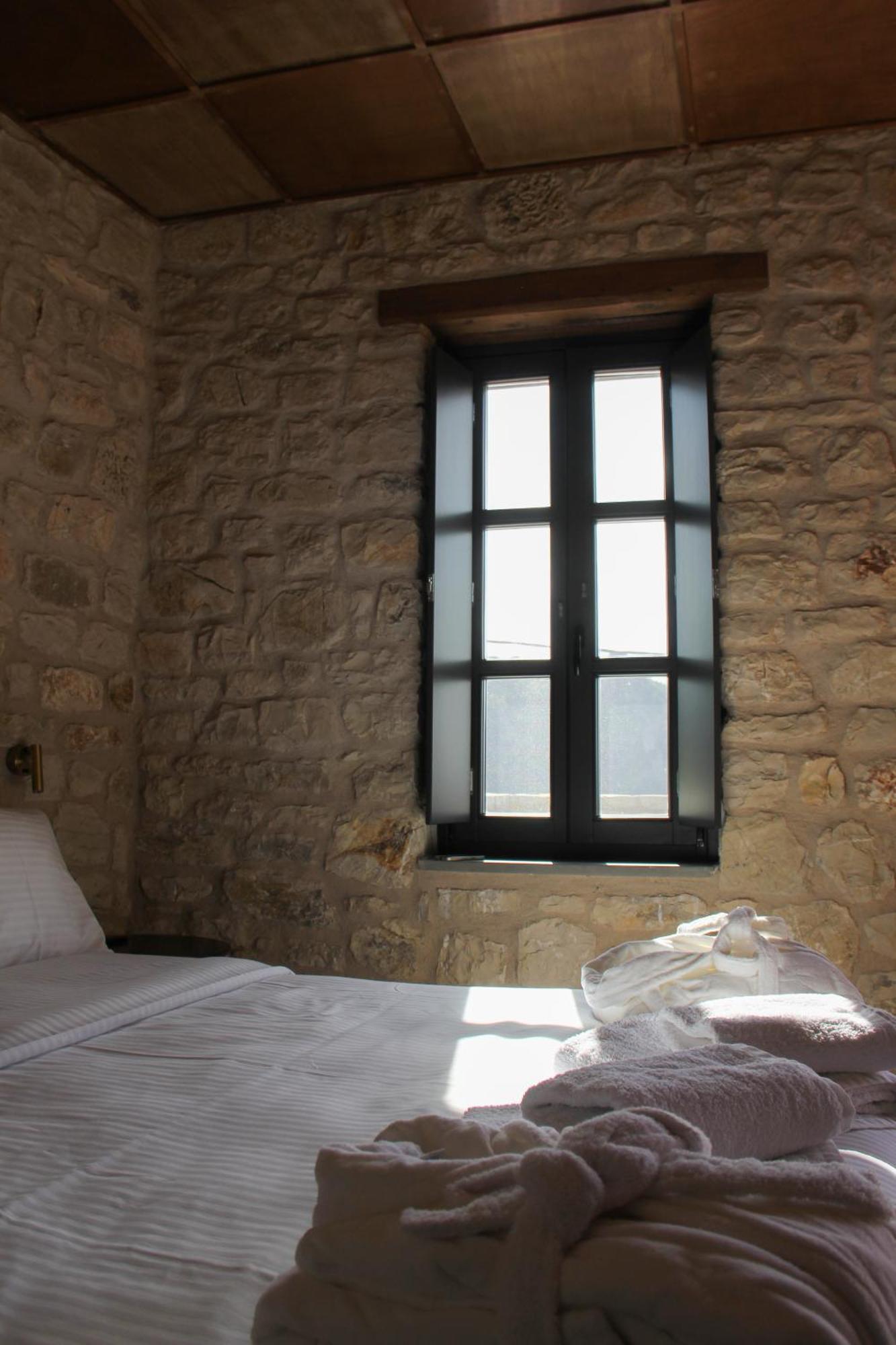 Lithero Suites Стемница Екстериор снимка