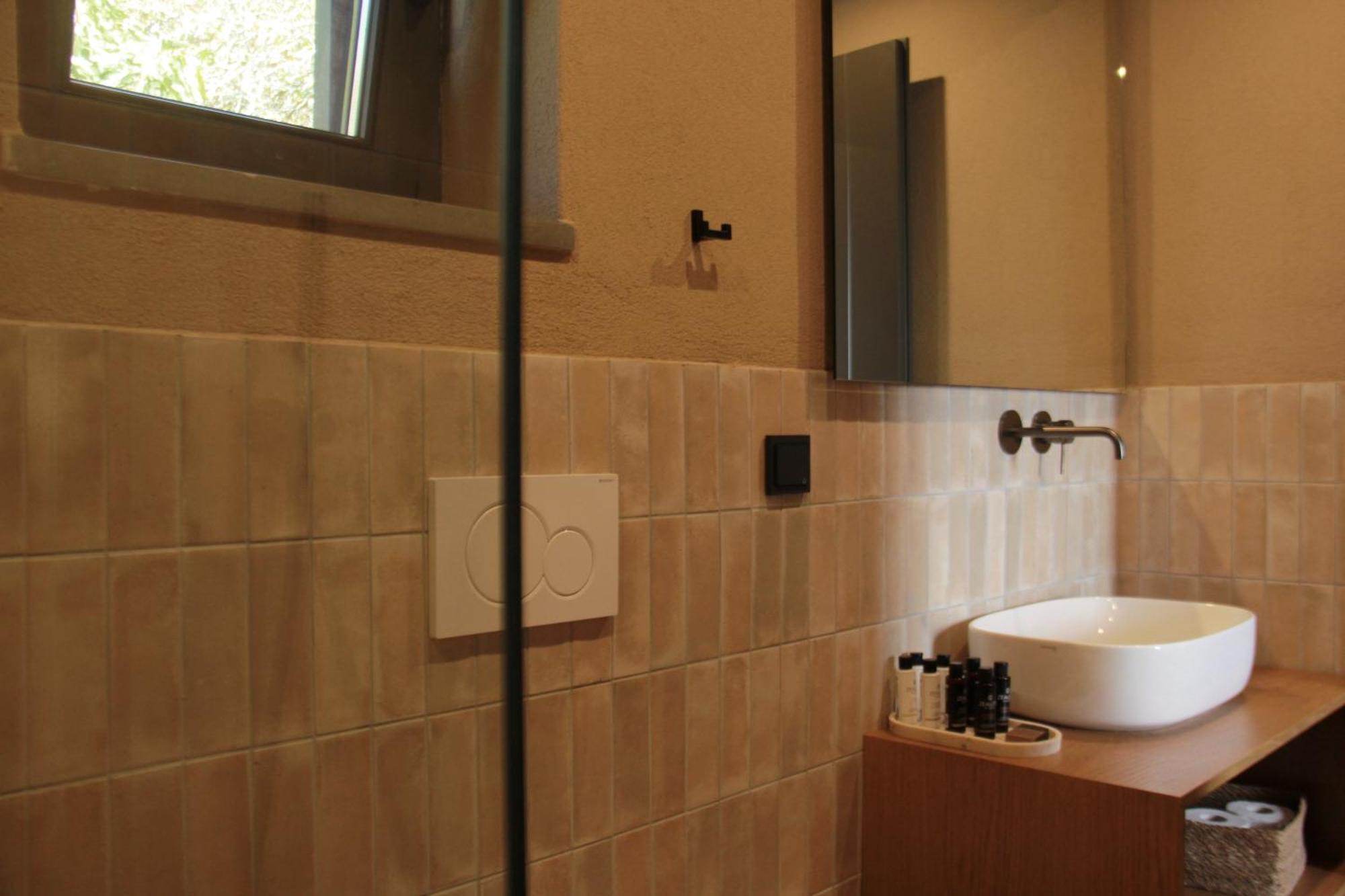 Lithero Suites Стемница Екстериор снимка