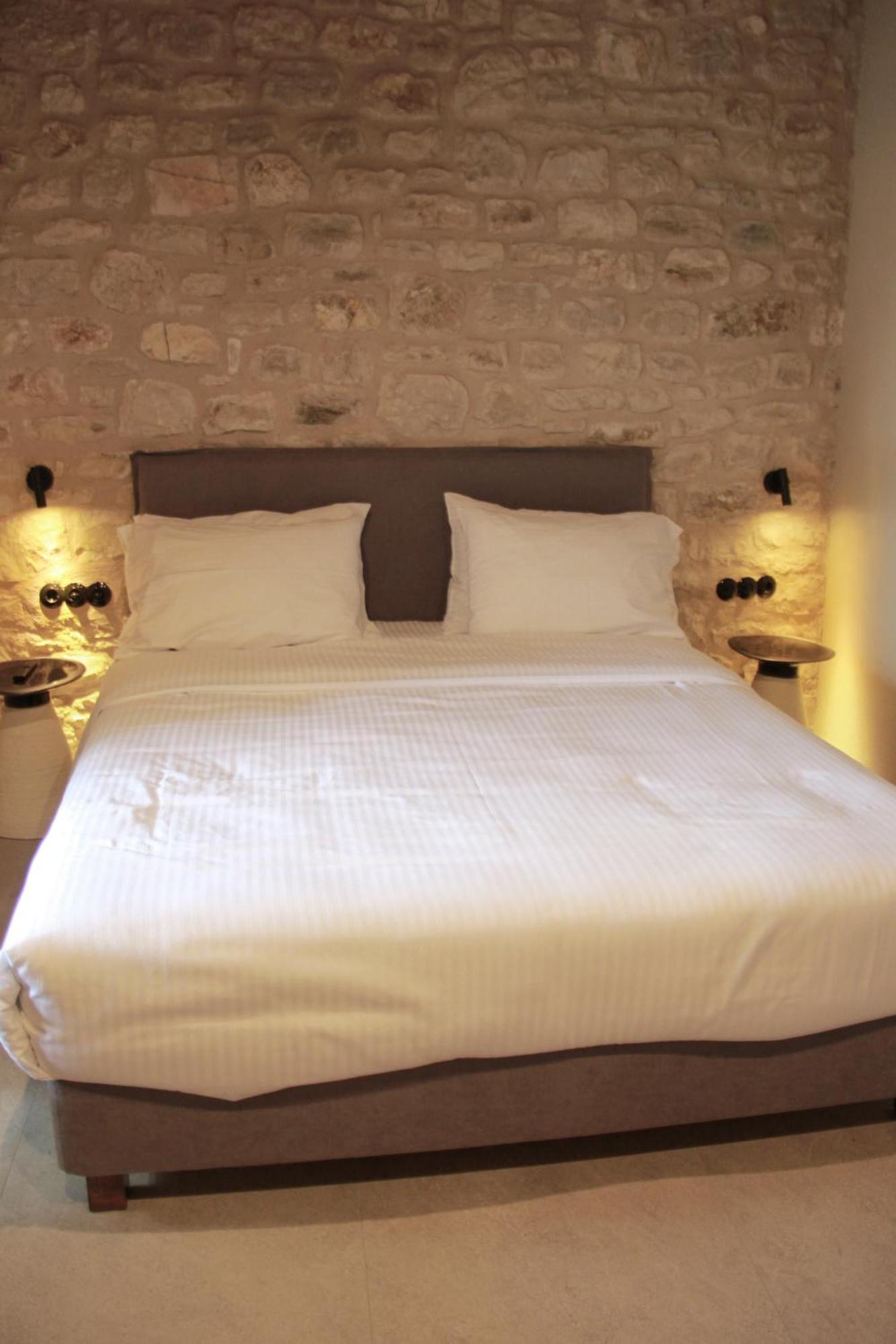 Lithero Suites Стемница Екстериор снимка