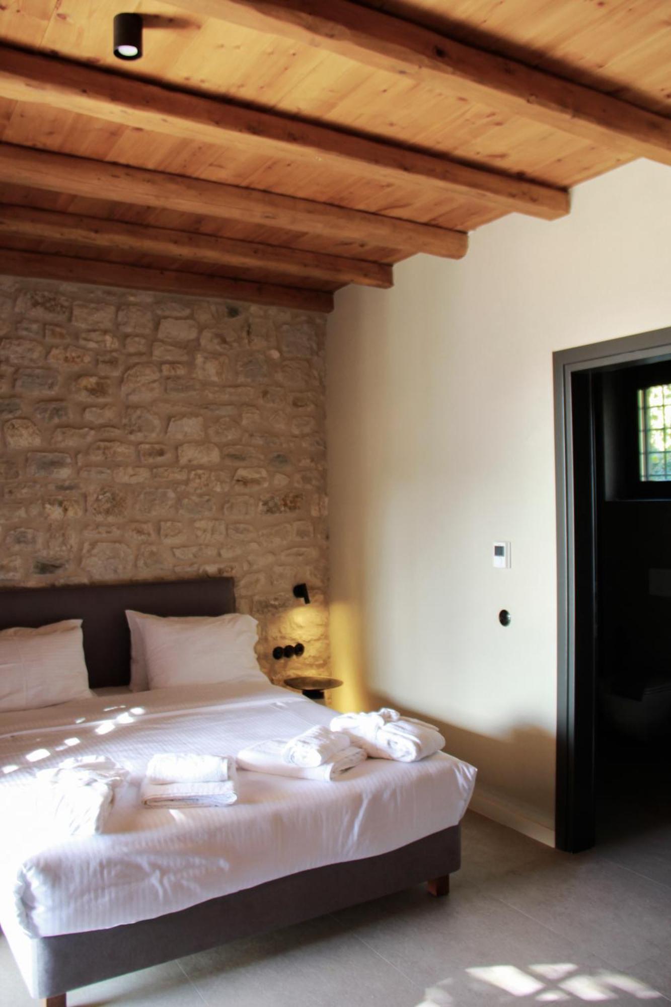 Lithero Suites Стемница Екстериор снимка