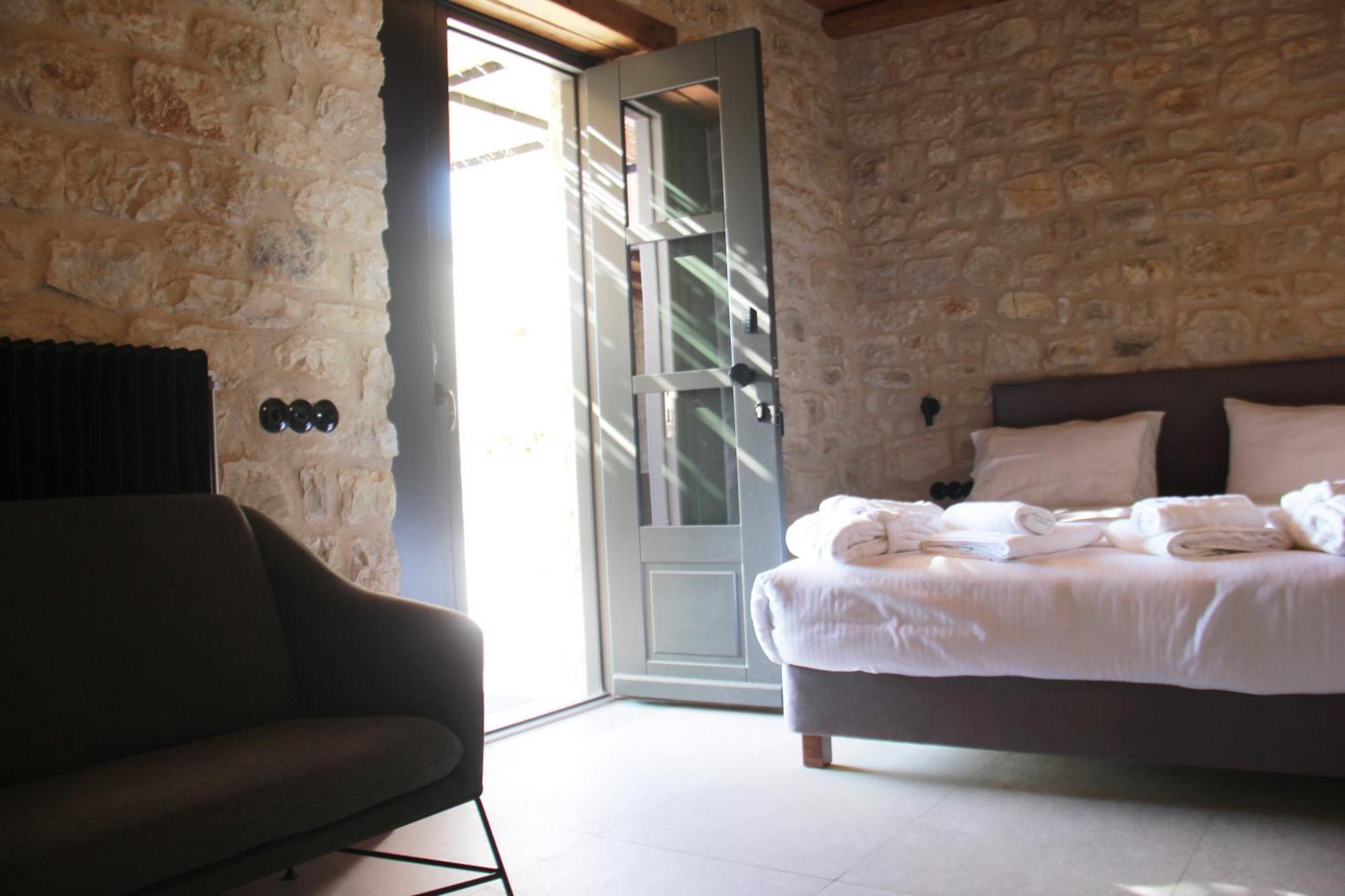Lithero Suites Стемница Екстериор снимка