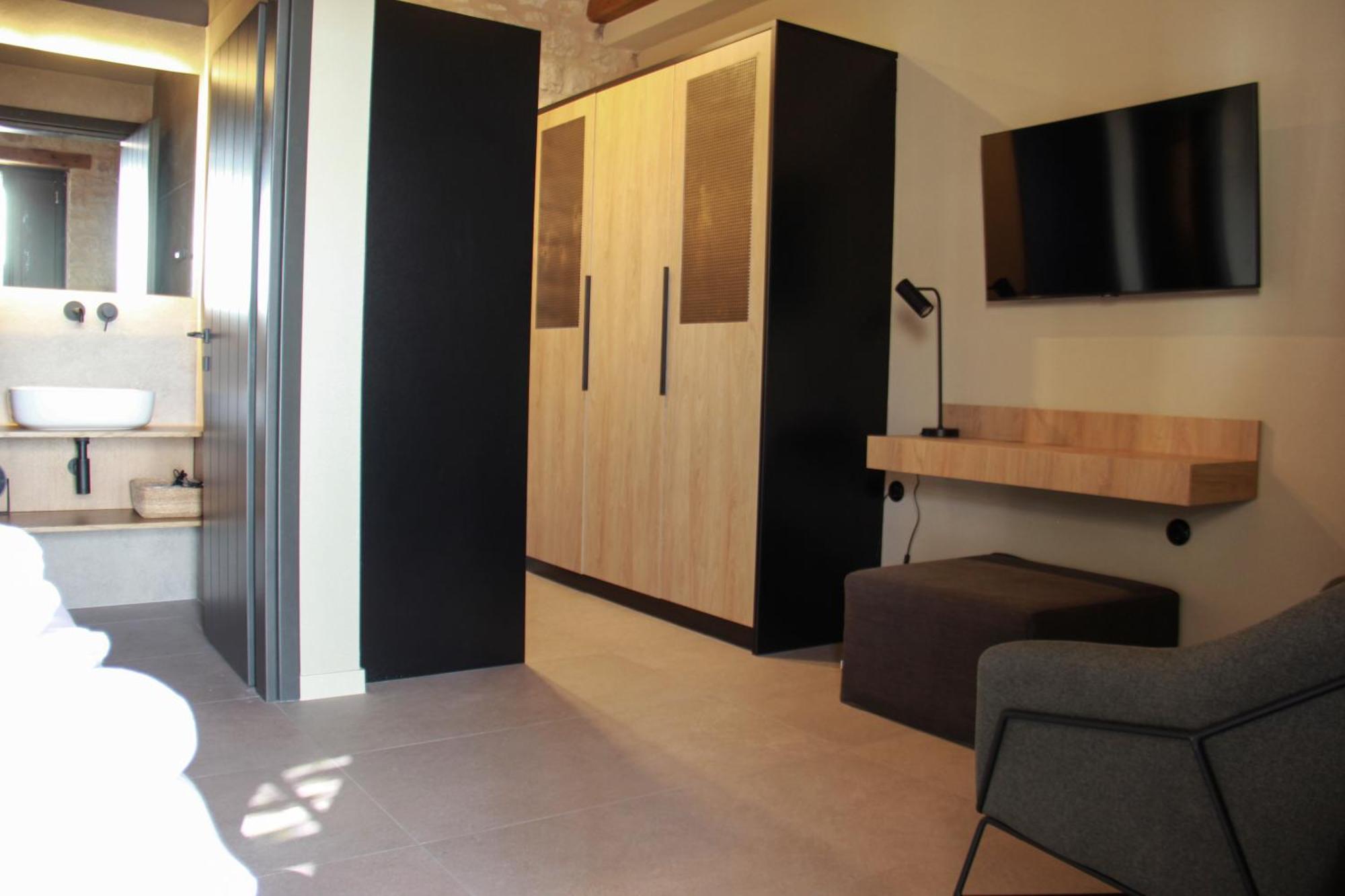 Lithero Suites Стемница Екстериор снимка