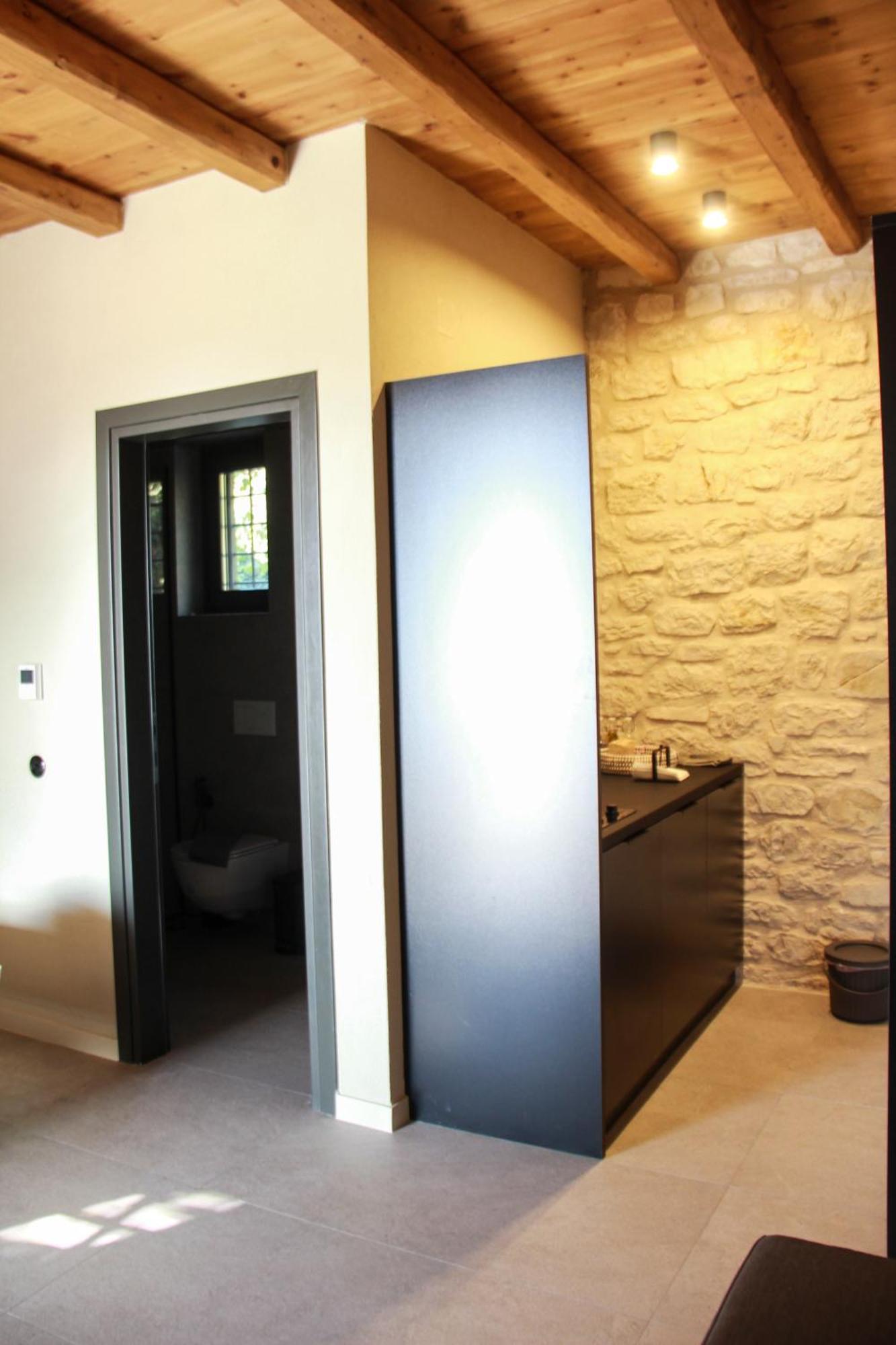 Lithero Suites Стемница Екстериор снимка