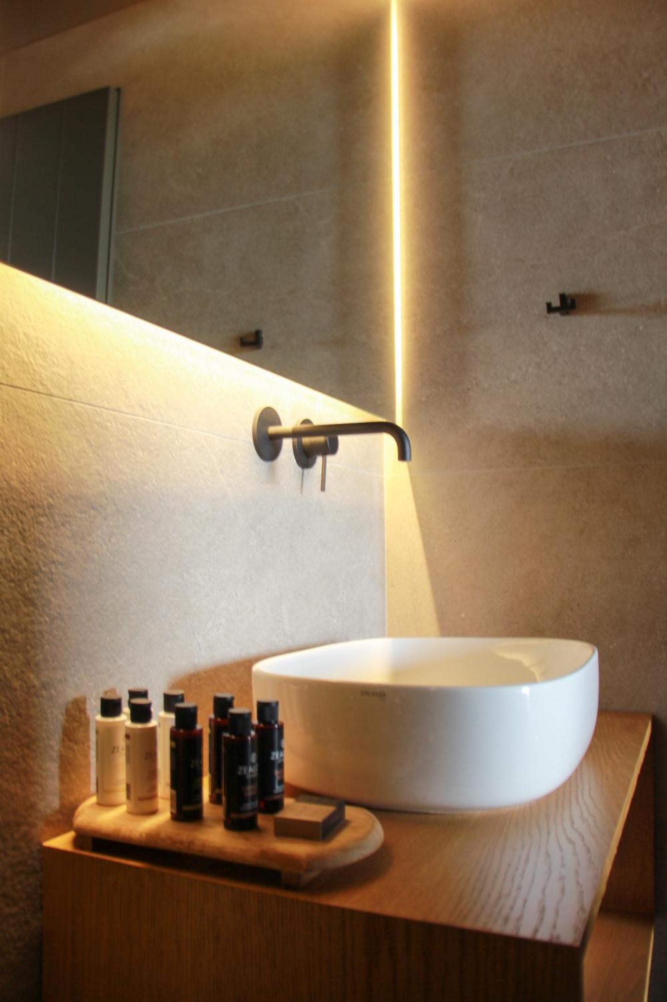 Lithero Suites Стемница Екстериор снимка